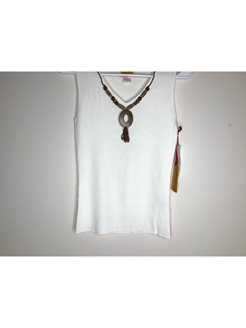 < NWT Ruby Rd. Ribbed Tank Top With Beaded Pendant Neckline > - Picture 4 of 8